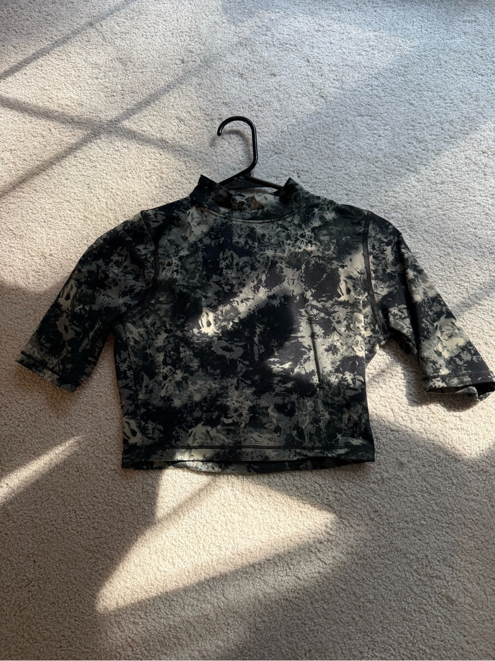 Under Armour Cropped Tie-Dye Mock Neck Top - Black & Gray